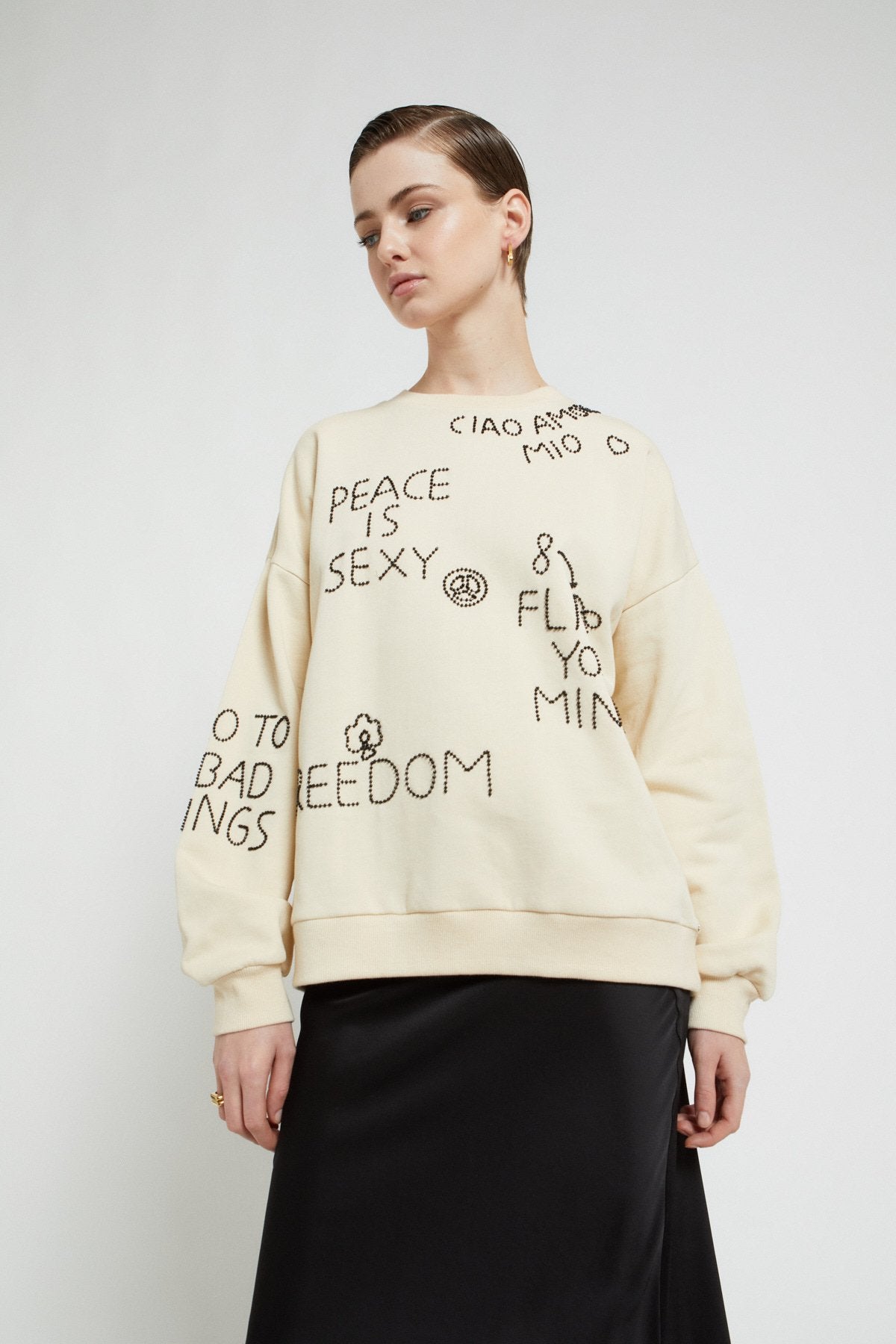 Sweatpullover with sequin embroidery