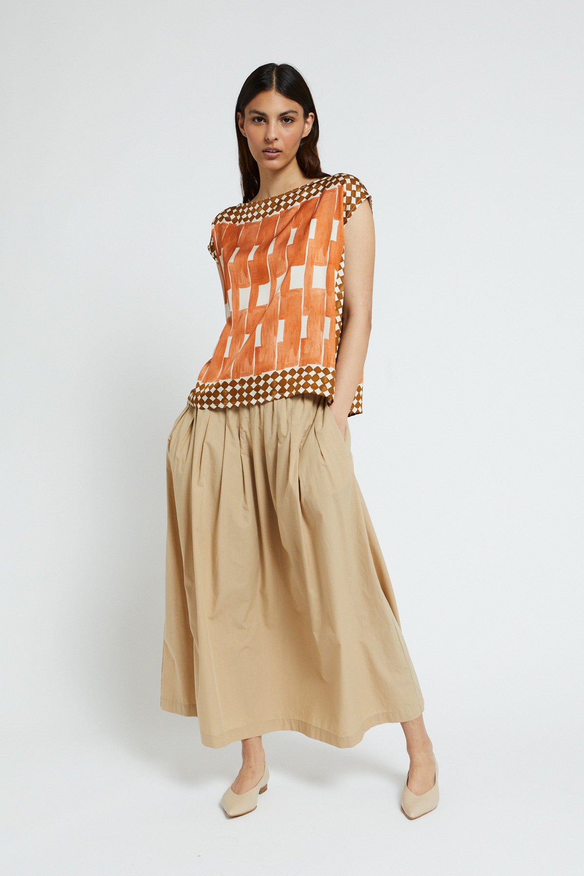 Printed viscose sleeveless top with straight nec