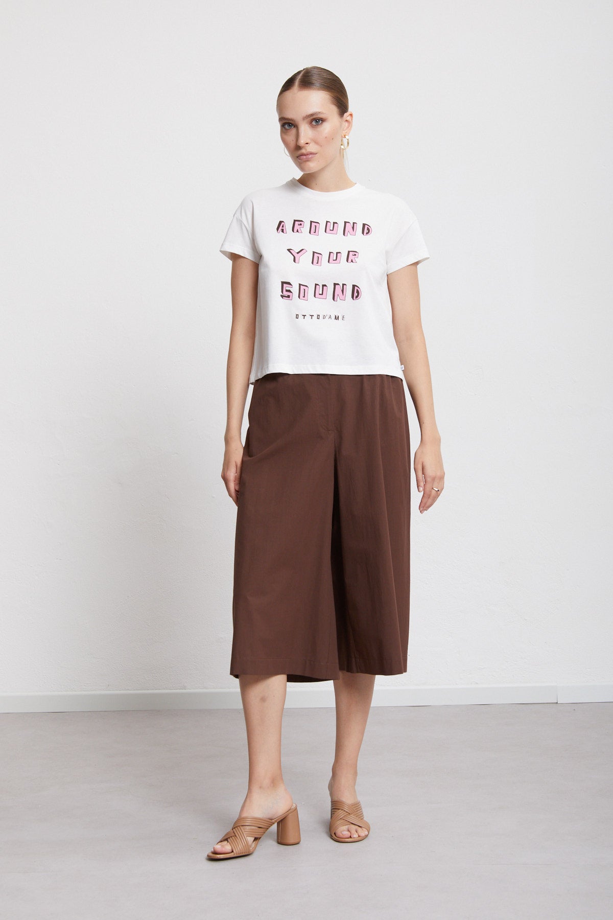 Cotton T-shirt with "Around your sound"print