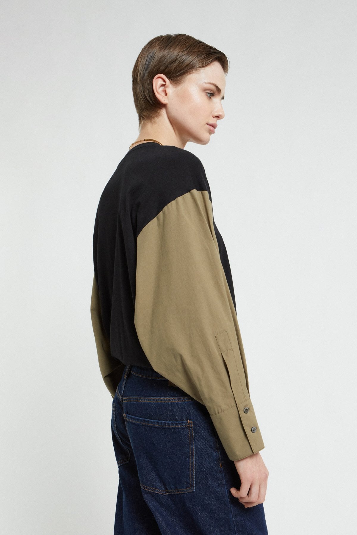 Top in pure cotton jersey with poplin sleeves and darts