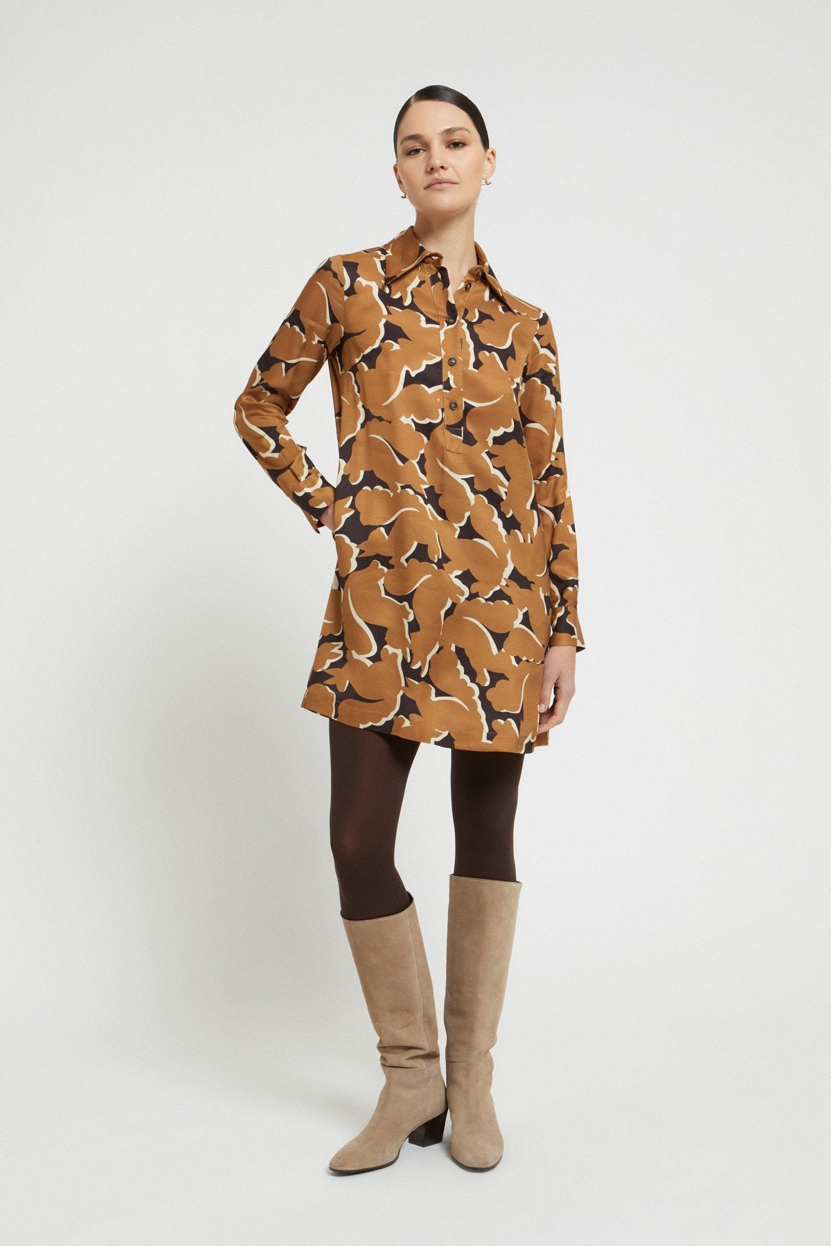 Short polo-neck dress in printed pure viscose with buttons