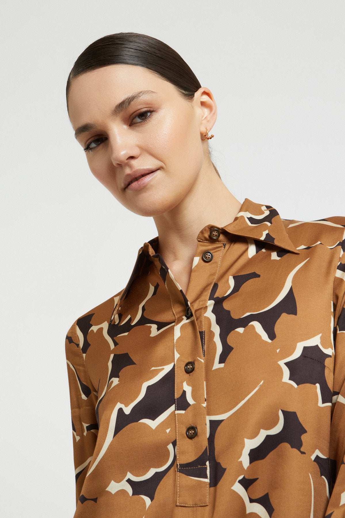 Short polo-neck dress in printed pure viscose with buttons