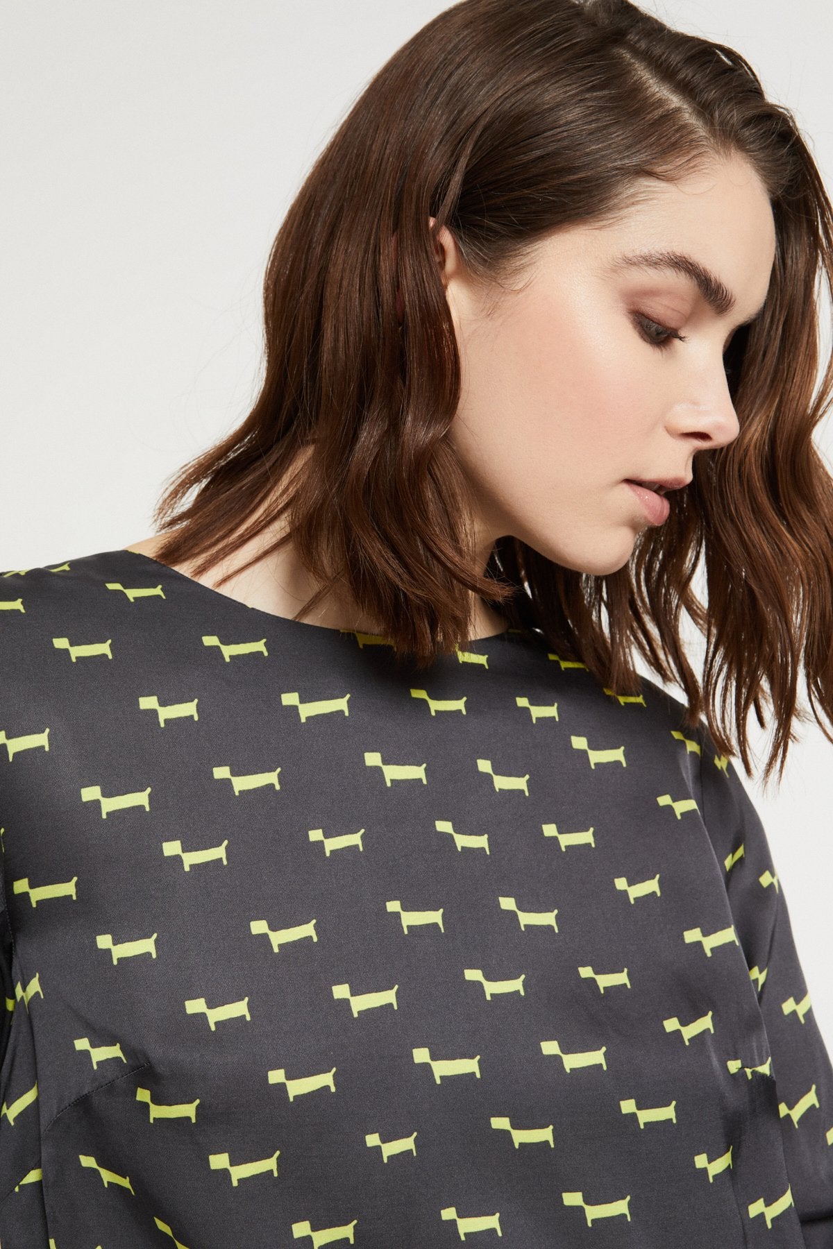 Fluid blouse in printed pure viscose with round neckline