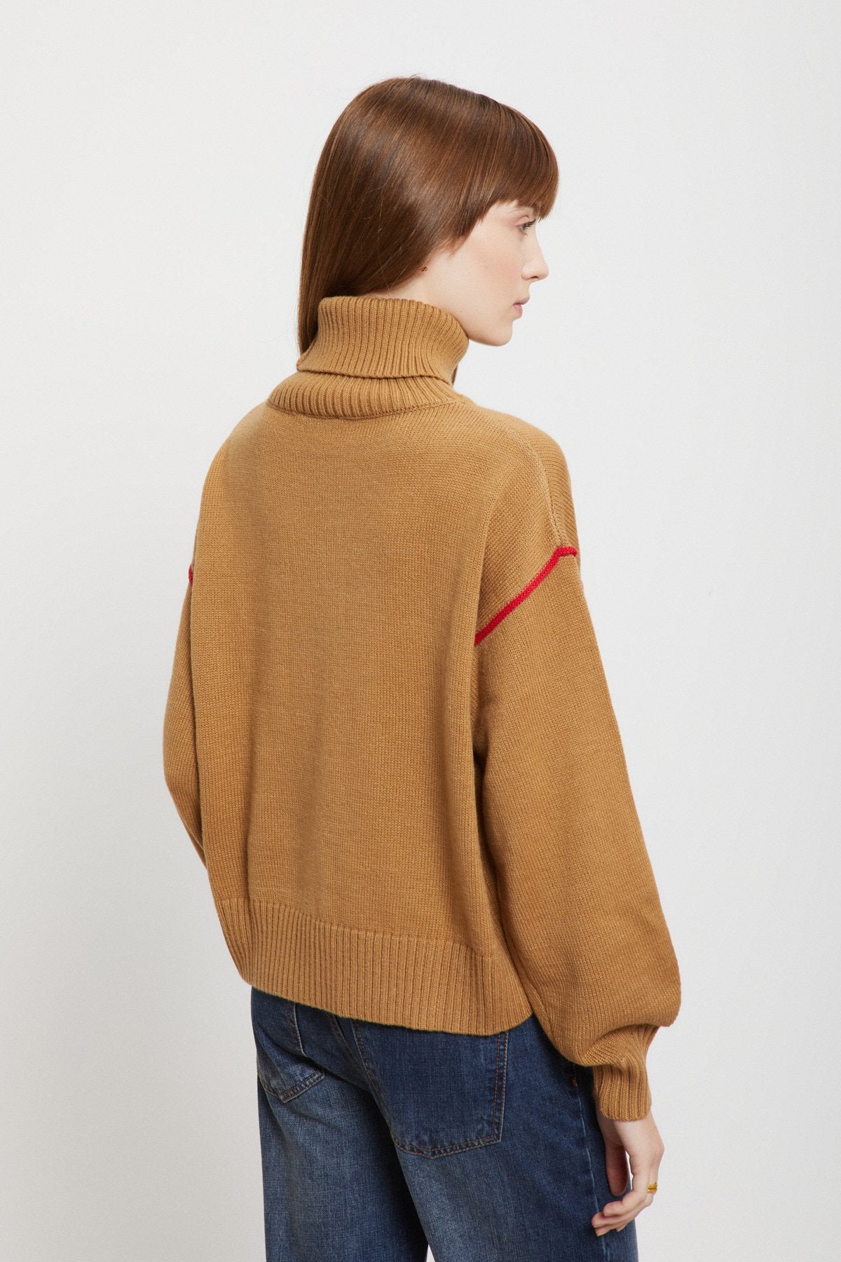 Wool blend sweater with turtleneck and contrastind details