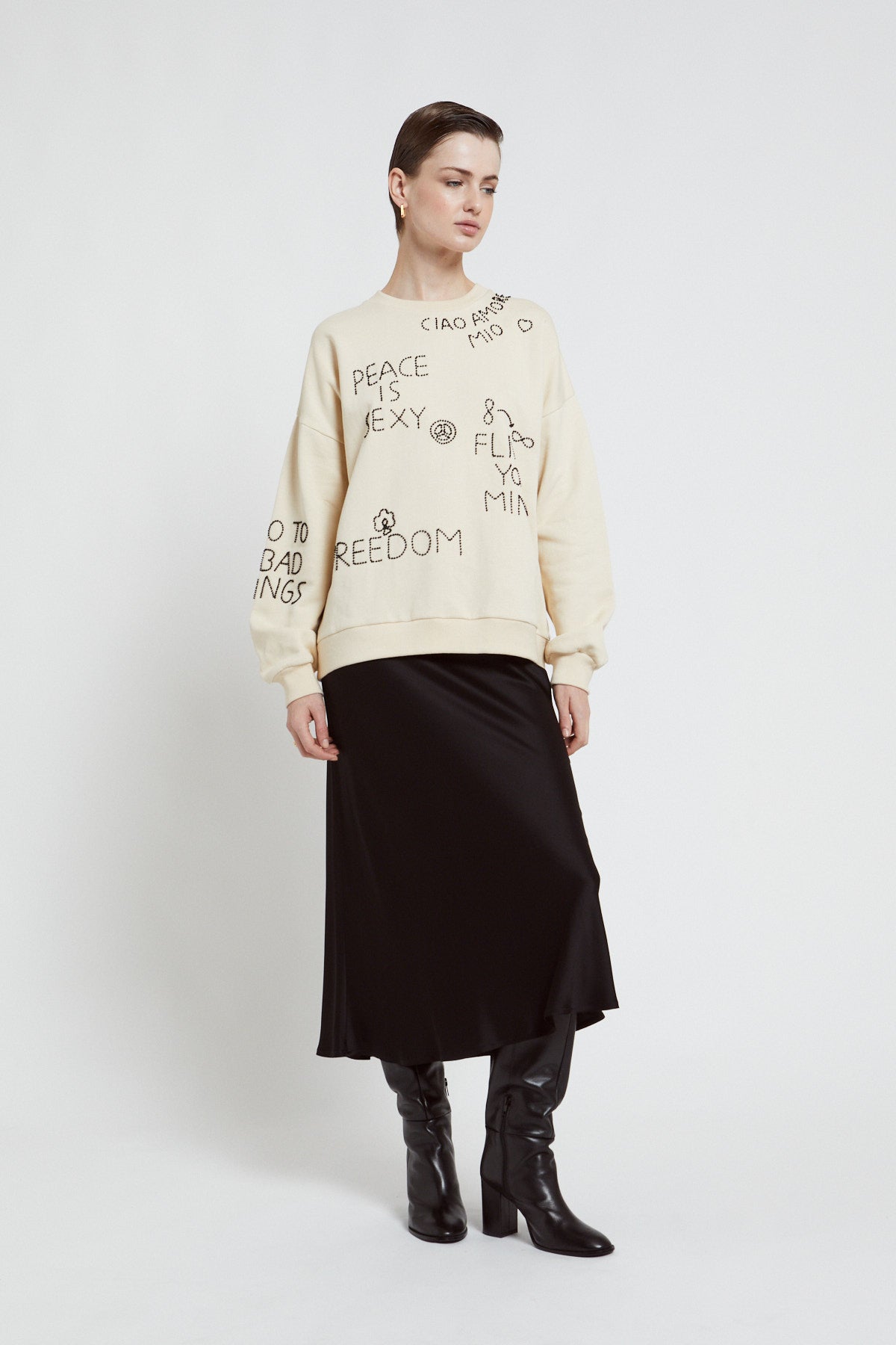 Sweatpullover with sequin embroidery