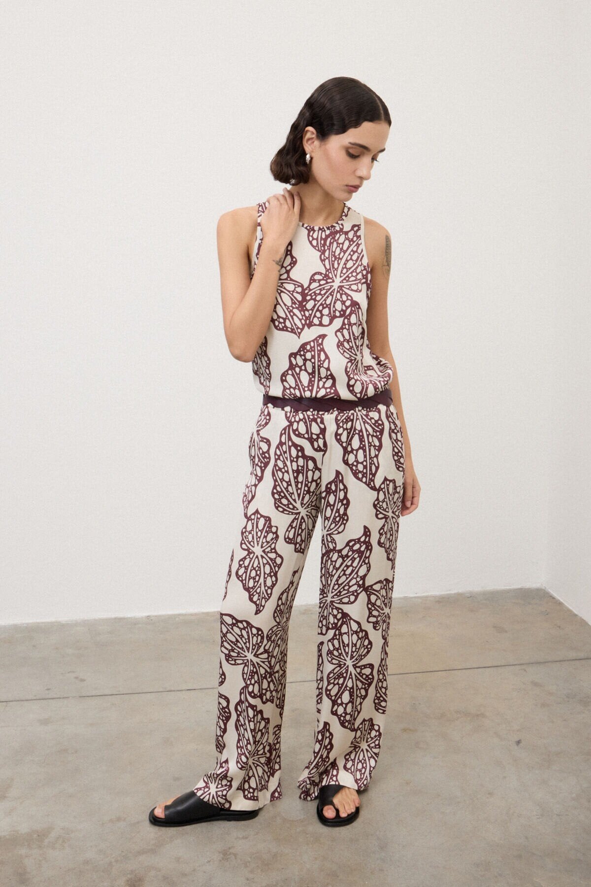 Tank top with leaf print