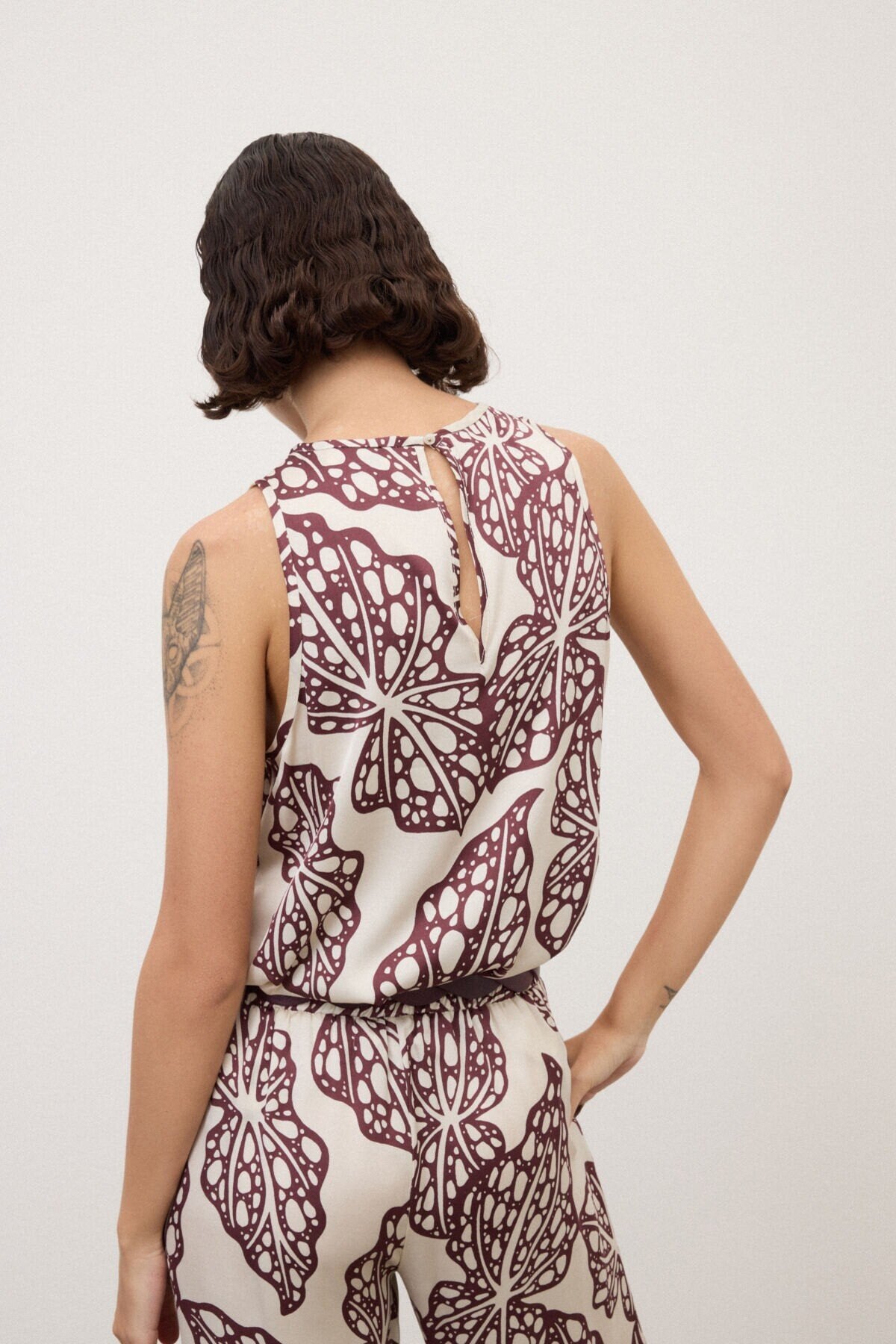 Tank top with leaf print