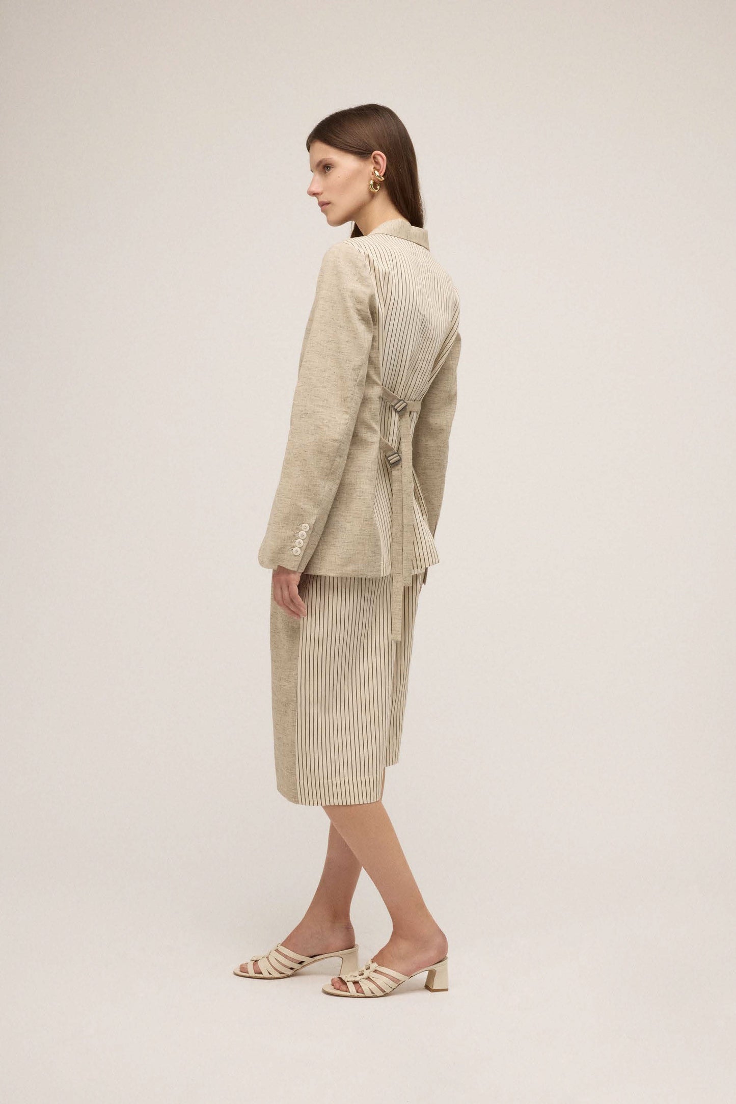Material switching jacket