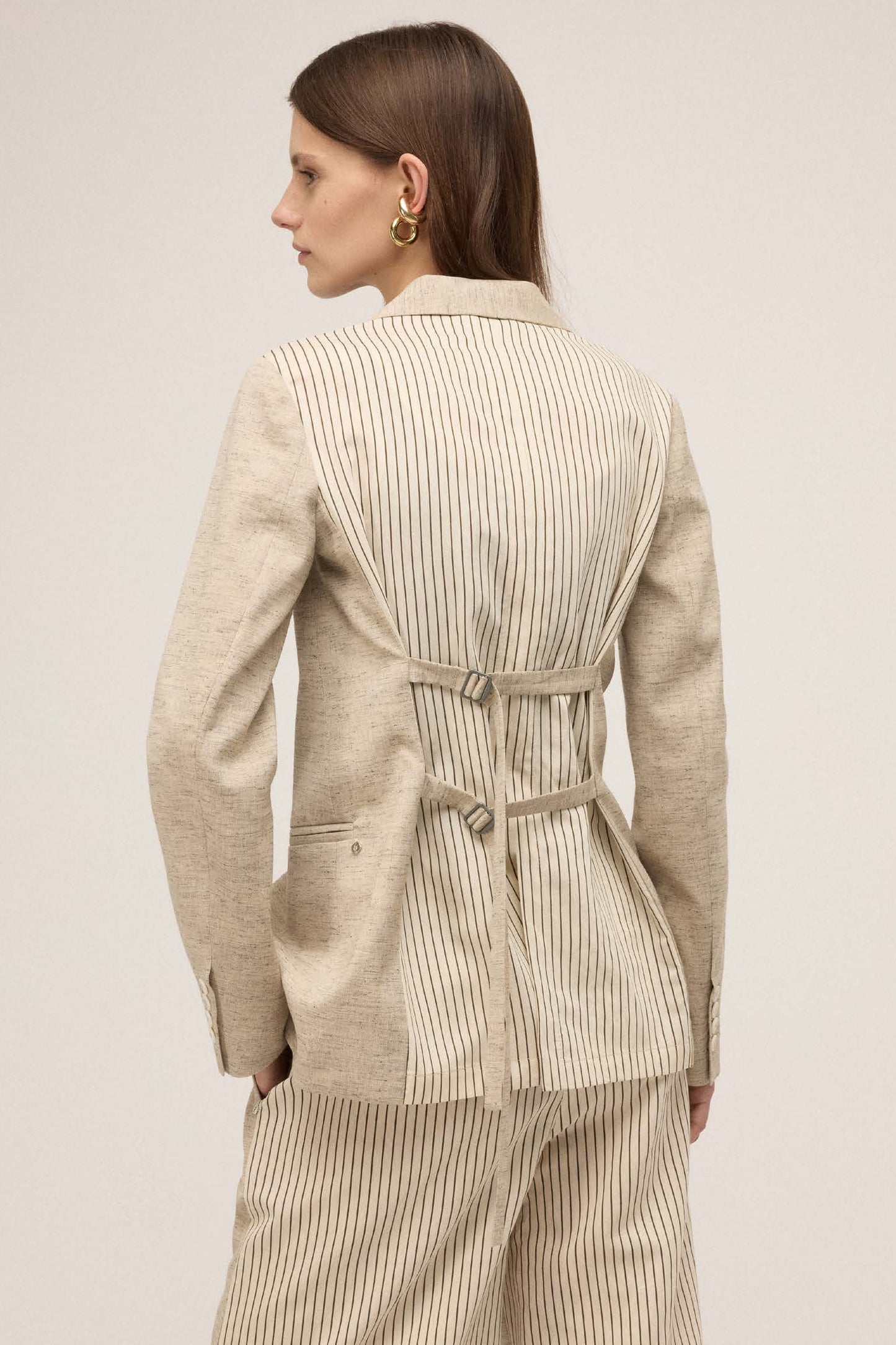 Material switching jacket