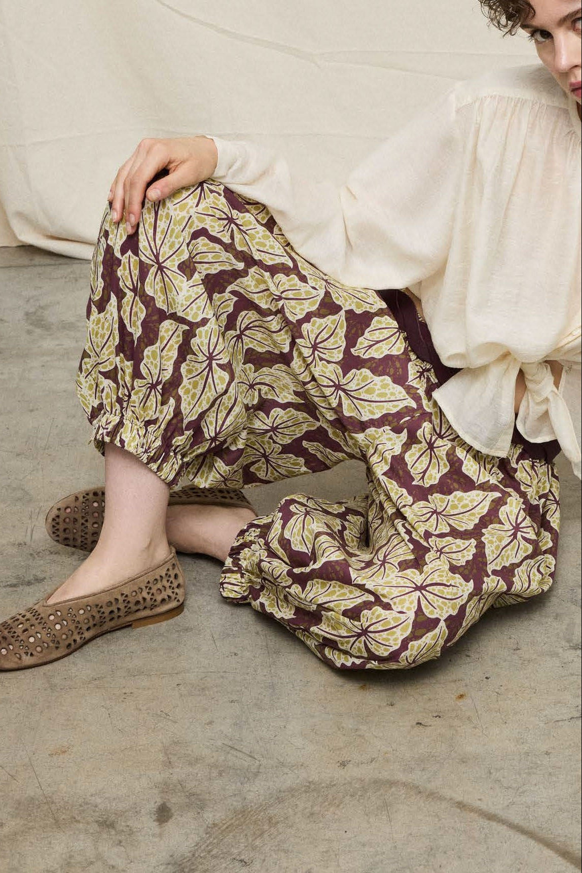 Leaf Print Cropped Jogger Pants