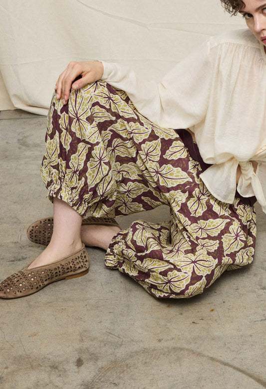 Leaf Print Cropped Jogger Pants