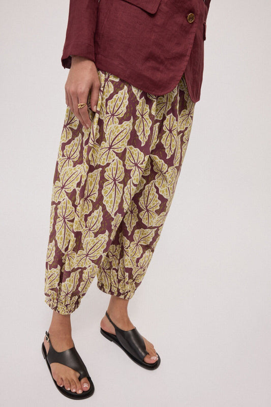 Leaf Print Cropped Jogger Pants