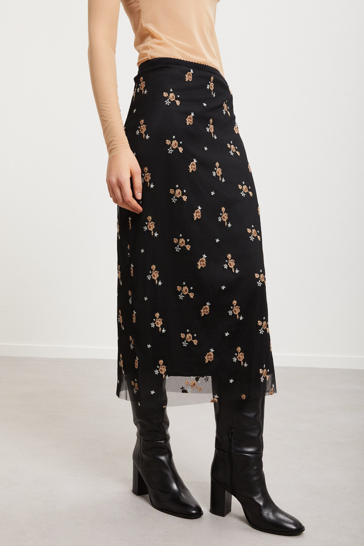 Midi tulle skirt with embroidery