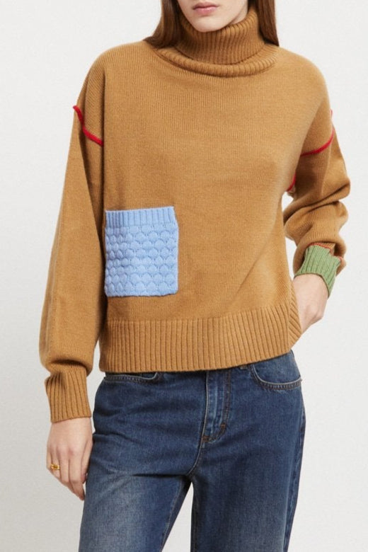 Wool blend sweater with turtleneck and contrastind details