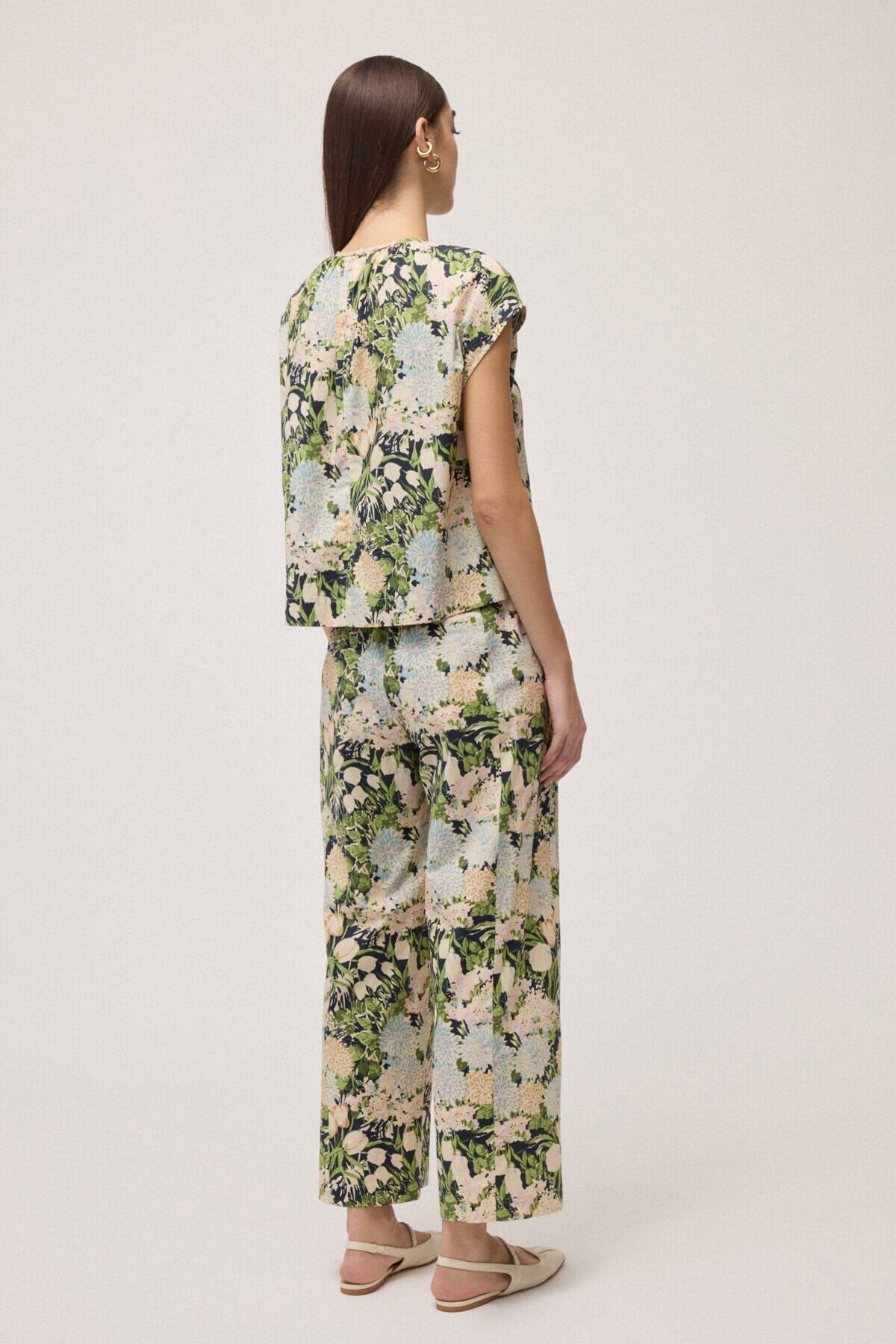 Wide cotton trousers